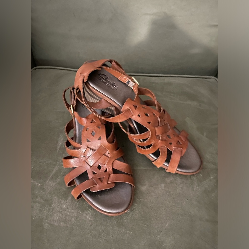 Clarks Women's Tan Strappy Sandals